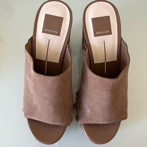 Dolce Vita Mushroom Suede Emol Sandal size 7